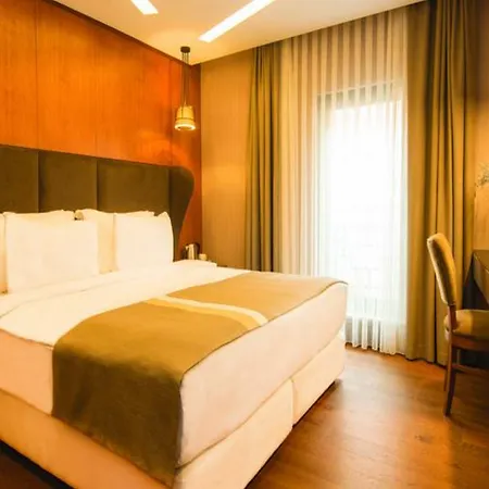 Hotell The Way 4*