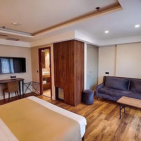 Hotel The Way 4*